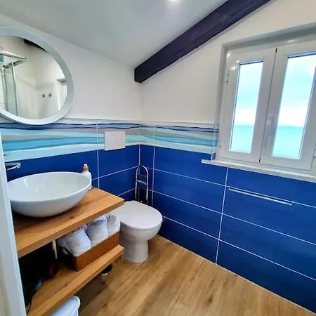 Petite Apartment *